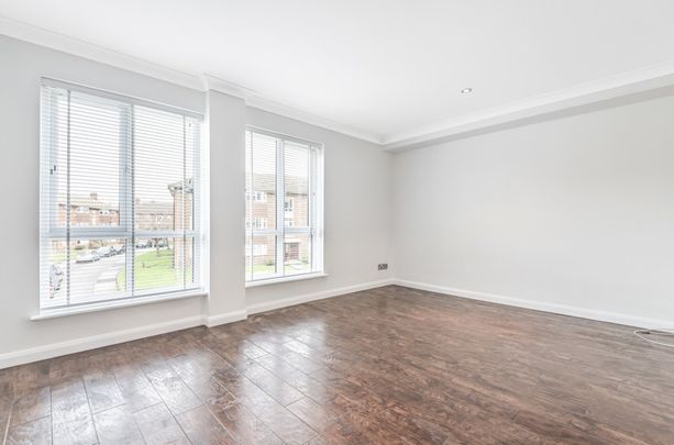 The Alders, West Wickham, Kent, BR4 - Photo 1