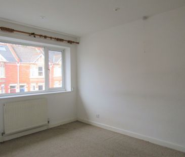 3 bed Terraced - To Let - Photo 4
