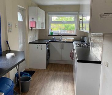 3 bedroom semi-detached house to rent - Photo 3