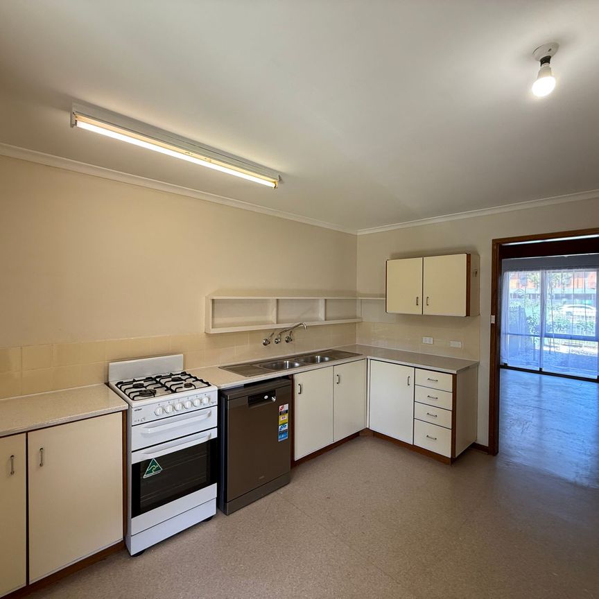 2 Bedroom Home in Convenient Location - Photo 1