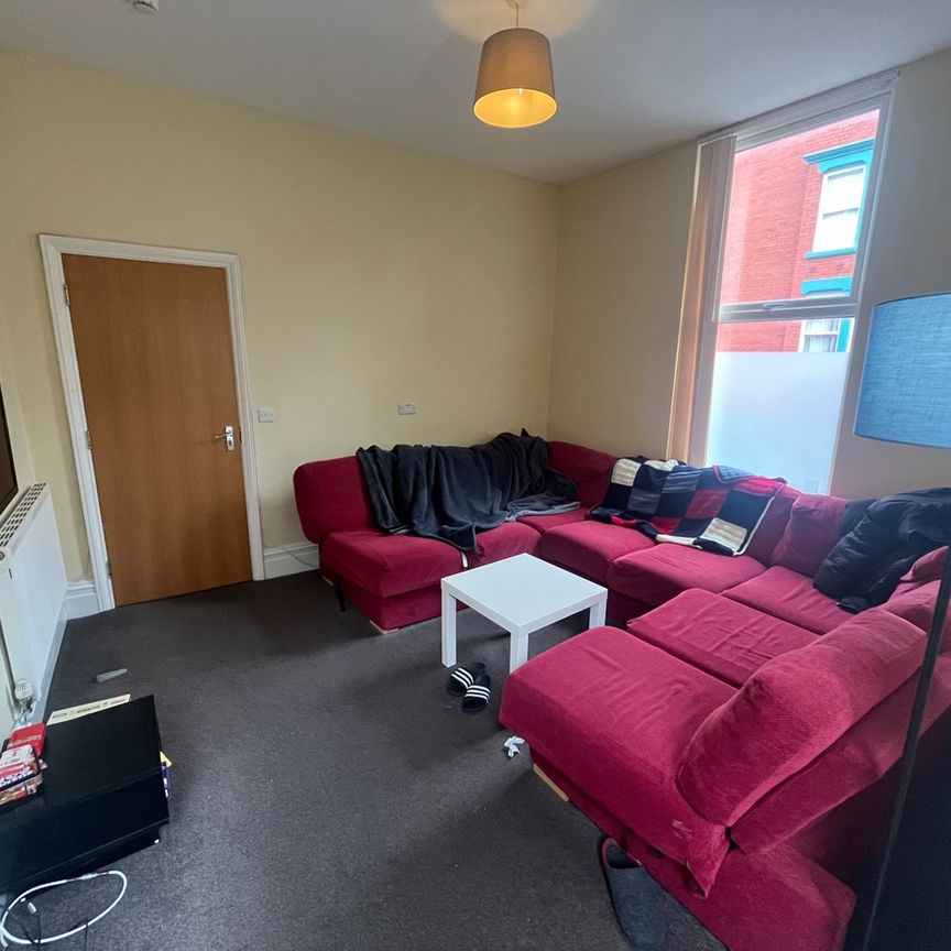 Room in a Shared Flat, Hollybank Road, L18 - Photo 1