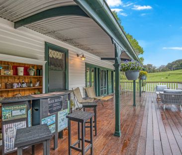 Stunning Weatherboard in Prme Location - Photo 3