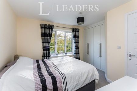 3 bedroom house to rent Redbud Road, Tonbridge, TN9 - Photo 3