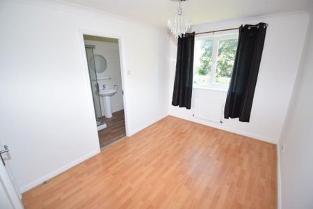 3 bedroom detached house to rent - Photo 2