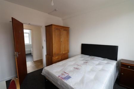 1 bedroom in a house share to rent - Photo 5