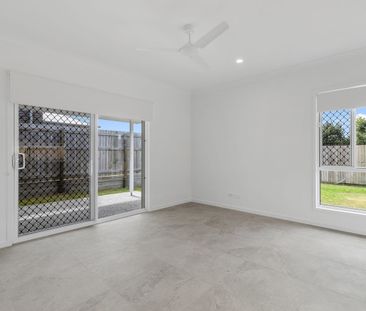 Spacious Family Living in Prime Victoria Point Location - Photo 4