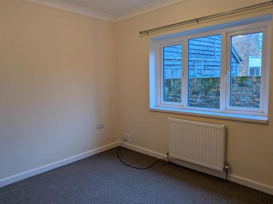 2 bedroom detached bungalow to rent - Photo 1