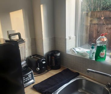 1 bedroom in a house share to rent - Photo 6