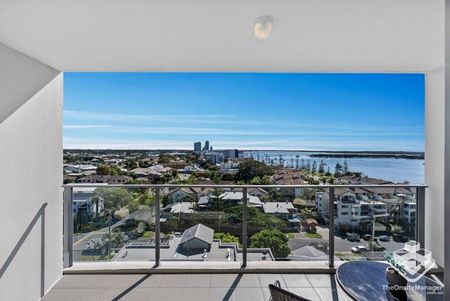 Modern 2-Bedroom Apartment with Spectacular Broadwater Views - Photo 5