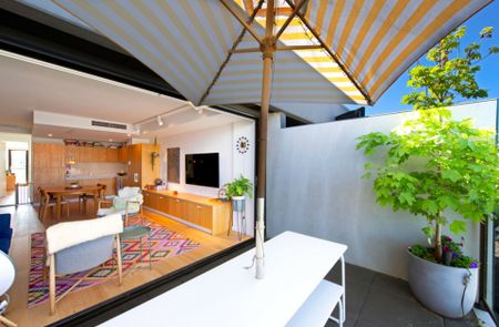 High-end Living on Lonsdale - Photo 4