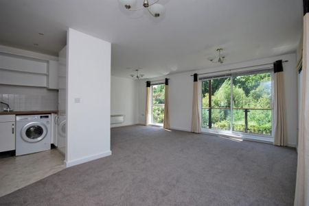 2 bedroom flat to rent - Photo 2