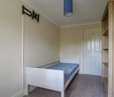 3 bedroom end of terrace house to rent - Photo 3