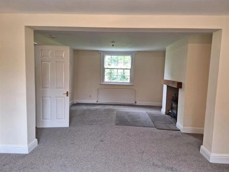 4 bedroom detached house to rent - Photo 2