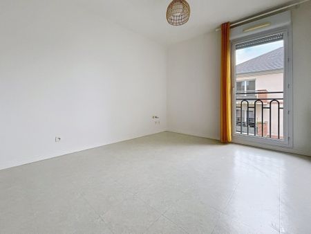 Location Appartement 3 pièces 64m² LA CHAPELLE ST MESMIN 45380 - Photo 2