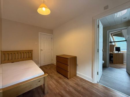 3 bedroom apartment to rent - Photo 5