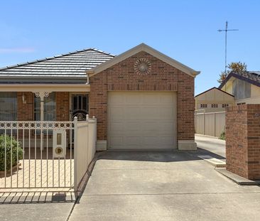 Prime Position: Neat 2-Bed Unit close to CBD - Photo 1