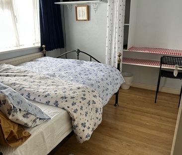 Room in a Shared House, Hendon Way, NW2 - Photo 1