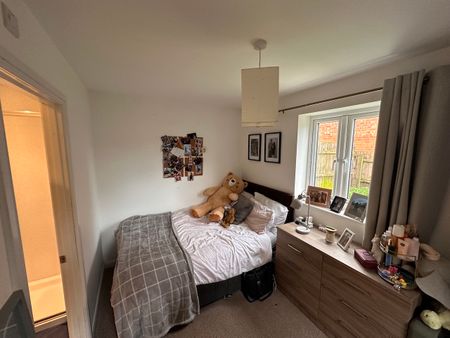 4 bedroom house, 1 en-suite - Photo 2