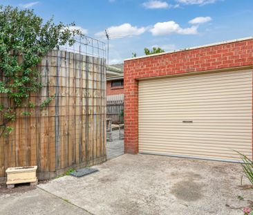 Leafy Serenity with Everything Nearby - Photo 1