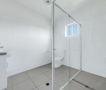 STYLISH 3 BEDROOM TOWNHOUSE WITH MODERN AMENITIES - Photo 4