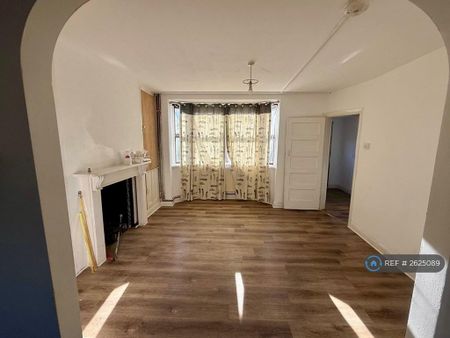 3 bedroom end of terrace house to rent - Photo 3