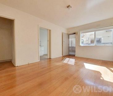 One Bedroom Apartment of St Kilda’s most sought-after streets - Photo 6