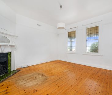 29 Beach Road, Hampton VIC 3188 - House For Rent | Domain - Photo 3