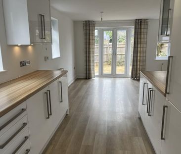 3 bedroom end of terrace house to rent - Photo 3