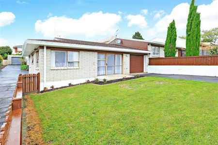 3 BEDROOM - SINGLE STOREY - GARAGE - Photo 3