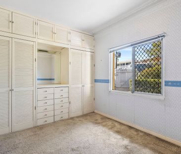 Character-Filled Home with Lush Green Surrounds - Garden Maintenanc... - Photo 1