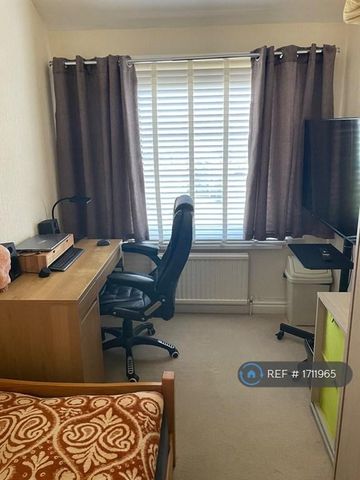 2 bedroom semi-detached house to rent - Photo 4