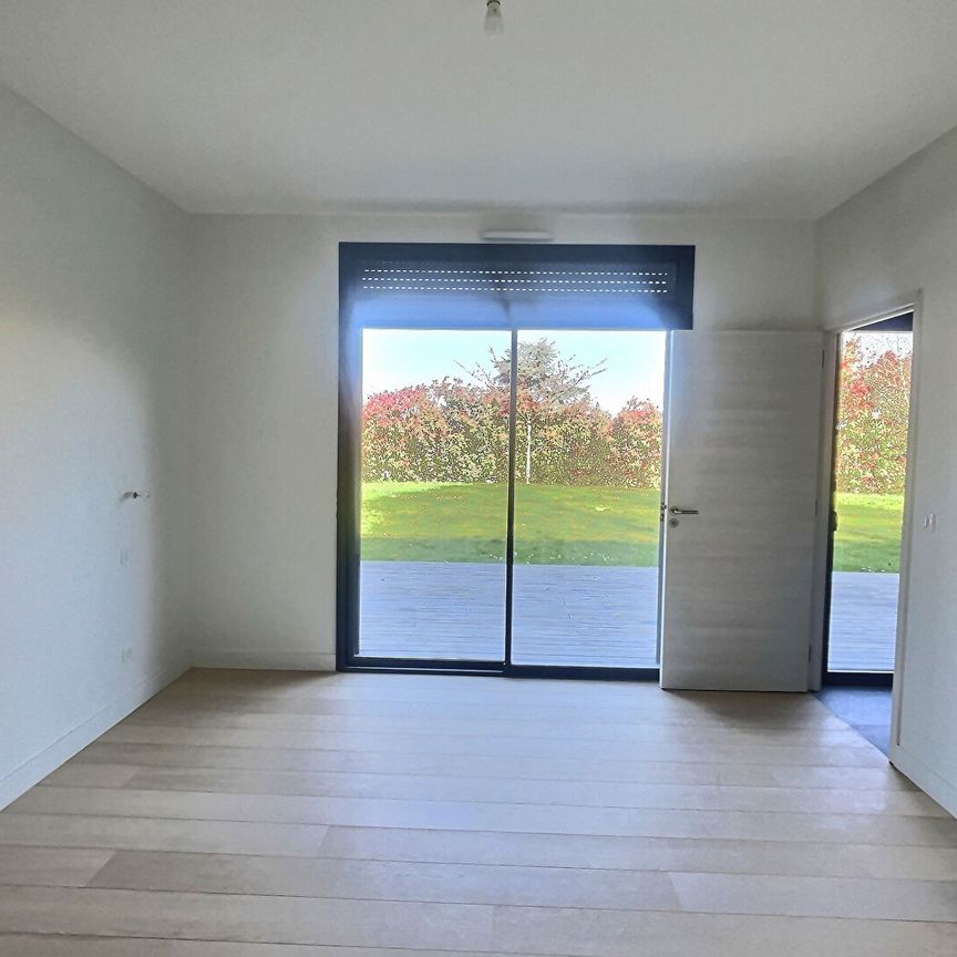 Location Maison 7 pièces 266m² - Photo 1