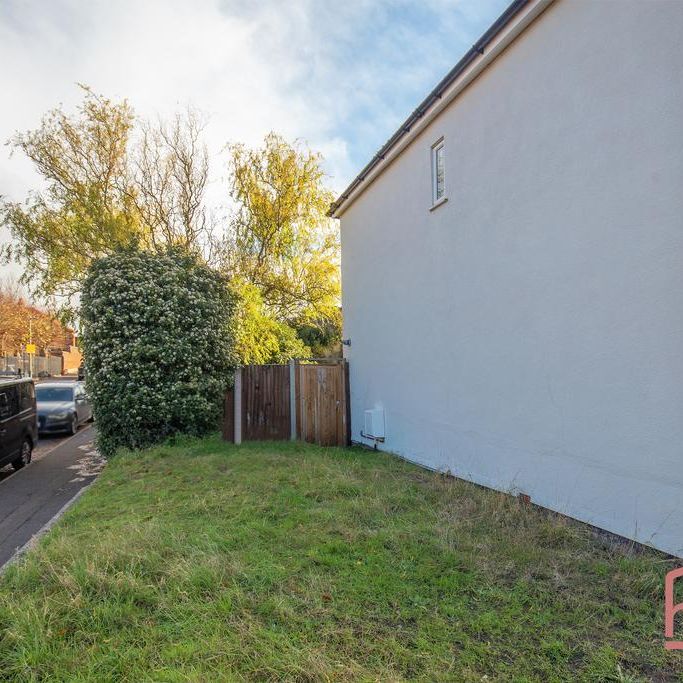 1 bedroom in a house share to rent - Photo 1