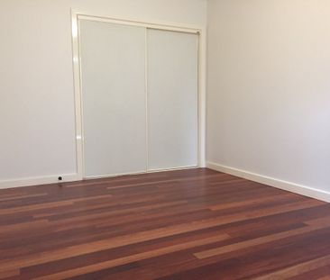 SPACIOUS THREE BEDROOM REFURBISHED GEM - Photo 2