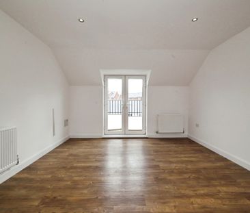 Bright and airy 2 bedroom flat to let in Wokingham - Photo 1