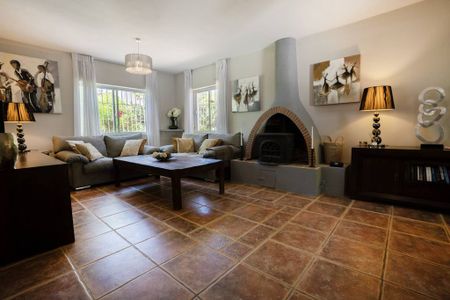 4 bedroom luxury Villa for rent in Marbella Del Este, Spain - Photo 2