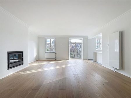 Bruxelles! Superbe Penthouse 3 chambres + PARKING + Gande Terrasse - Photo 2
