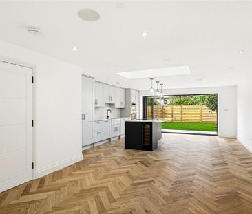 4 bedroom end of terrace house to rent - Photo 4