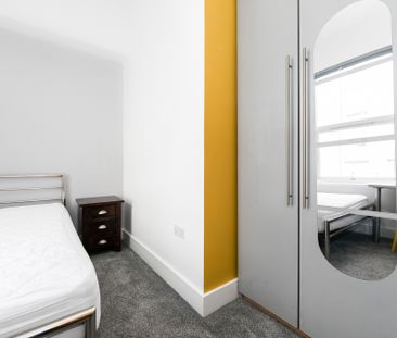 Kendal Lane, Hyde Park, Leeds - Photo 6