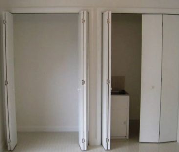 STUNNING TOWNHOUSE IN PRIME LOCATION - EMBRACE THE "CAFE LIFESTYLE" - Photo 1