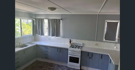 Spacious 3-Bed Family Home | Walk to School & Club! - Photo 4