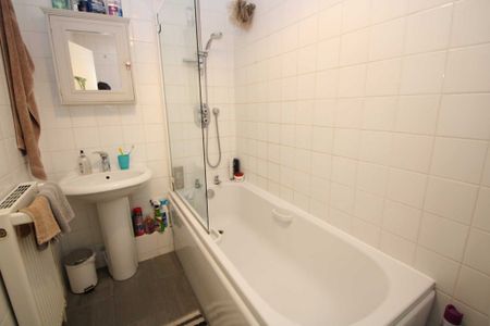 2 bed Flat for rent - Photo 3