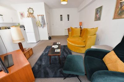 1 bedroom Flat in Flat 5, Leeds - Photo 1