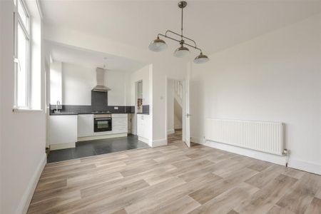 3 bedroom semi-detached house to rent - Photo 3