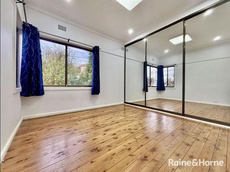 Charming Family Home - Photo 5