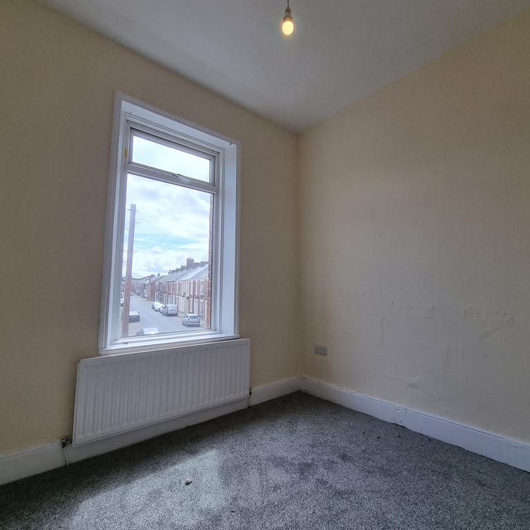 3 bedroom flat to rent - Photo 1