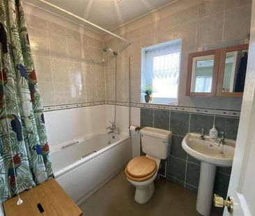 2 bedroom detached house to rent - Photo 2