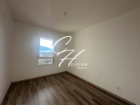 VOIRON – APPARTEMENT T3 TERRASSE + GARAGE ET PARKING - Photo 4