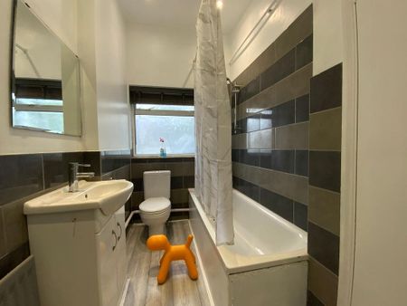 1 bedroom in a house share to rent - Photo 5