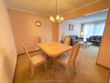 23 St. Paschal Court N #Room #2 - Photo 3